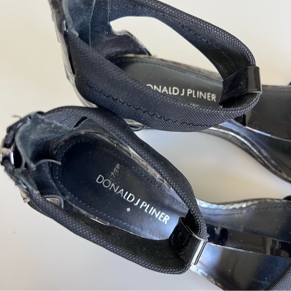 Donald J. Pliner Palo-sy Black Snake Skin T-Strap Sandal Wedge - Picture 7 of 9